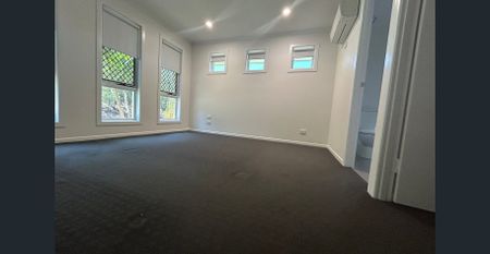 SPACIOUS AND LOW MAINTENANCE FAMILY HOME - Photo 4