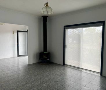 Spacious Three Bedroom Home - Photo 6
