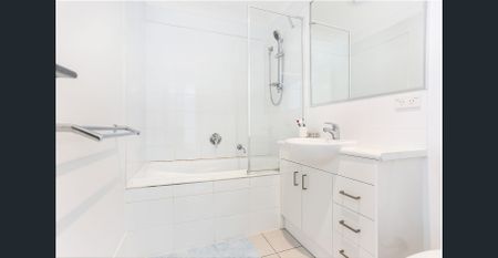 Modern 3 bedroom Town-house - Photo 3