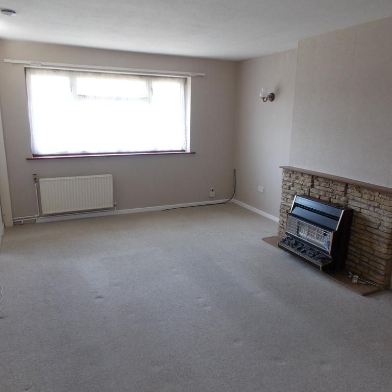 2 bedroom semi-detached bungalow to rent - Photo 1