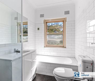 SOUTH TAMWORTH – Simply Delightful Double Brick Family Residence. - Photo 3