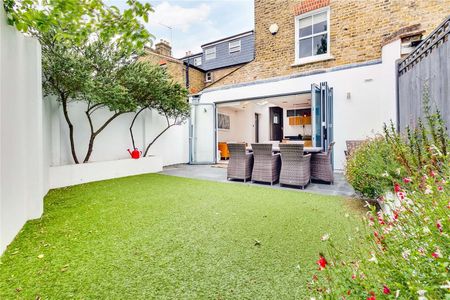 A fabulous six bedroom family house off Balham Park Road - Photo 2