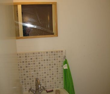 Room in a Shared Flat, Chichele Road, NW2 - Photo 5
