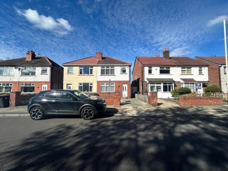 3 bedroom semi-detached house to rent - Photo 3