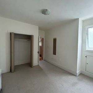 close to UBC 2 bedroom in Kerrisdale for rent - Photo 2