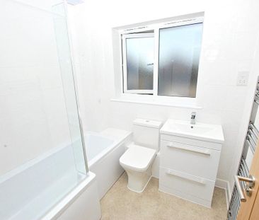 3 bedroom end of terrace house to rent - Photo 2