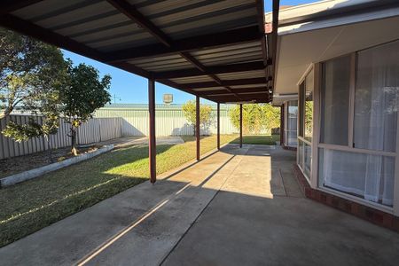 Charming 3 Bedroom Home - Photo 5