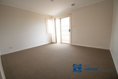 Spacious 4-Bedroom Townhouse in Central Melton! - Photo 3