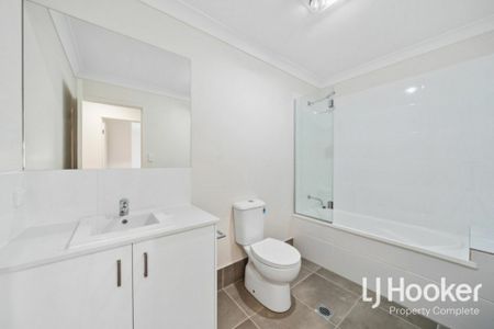 Exceptional Location - Just 6 Minutes to Train Station & 7 Minutes to Hospital! - Photo 3