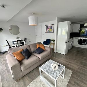 2 bedroom flat to rent - Photo 2