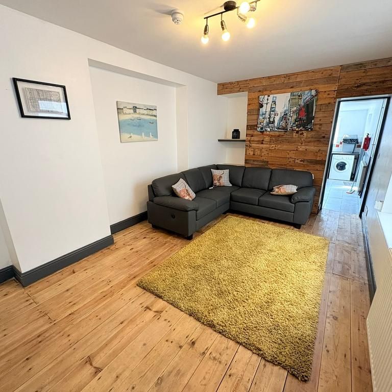 6 bedroom terraced house to rent - Photo 1