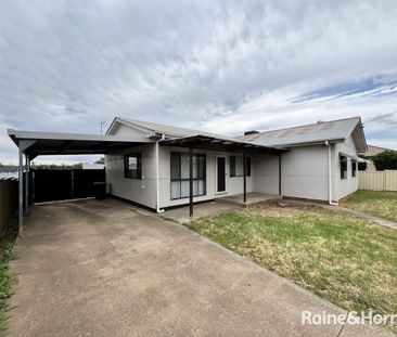 39 Byrnes Avenue, Tamworth, NSW 2340 - Photo 3