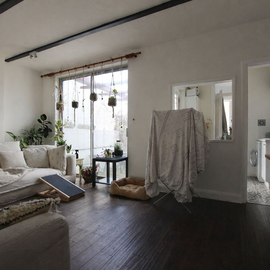 1 Bed Terraced House, Park Drive, W3 - Photo 1