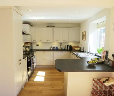 3 bedroom end of terrace house to rent - Photo 5