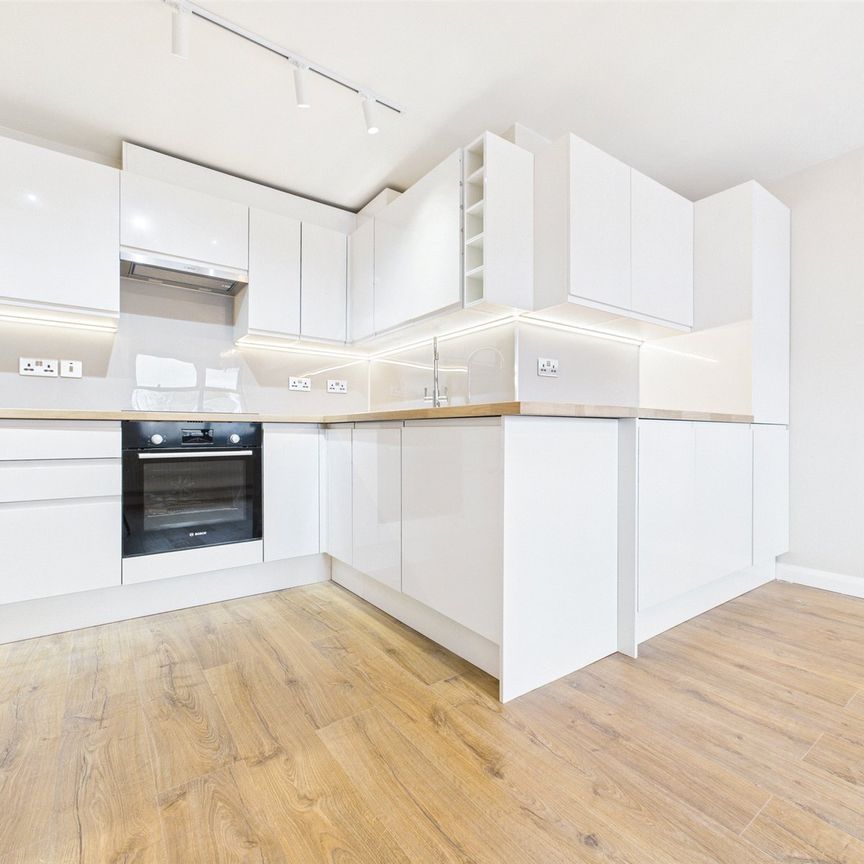 Station Road, Hampton, TW12 - Photo 1