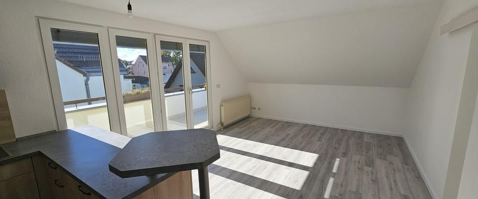 Teilmöblierte, hochwertig sanierte Wohnung in gepflegter Umgebung - Foto 1