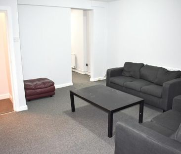 4 bedroom semi-detached house to rent - Photo 5