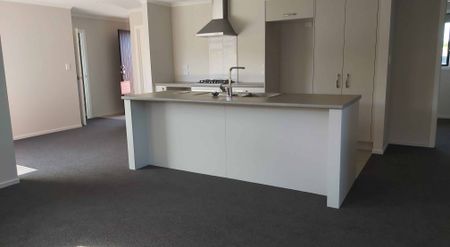 Sunny 3-bedroom house for rent!! - Photo 3