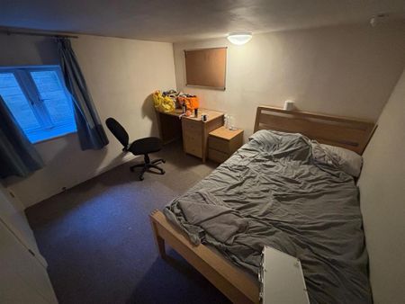 1 bedroom in a house share to rent - Photo 2