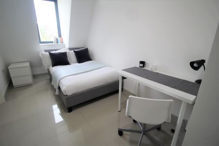 3 Bedroom Apartment - Photo 4