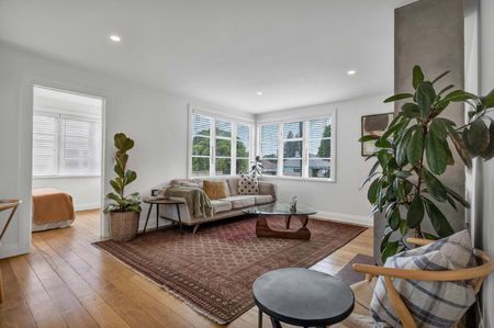 Renovated Cottage in Park-Side Location - Photo 4