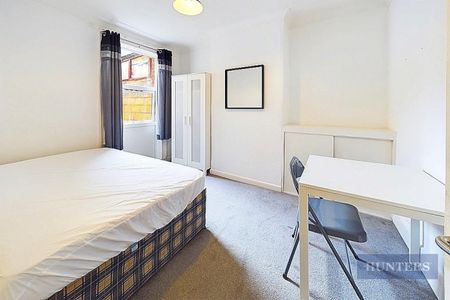 5 bedroom House To Let - Photo 3