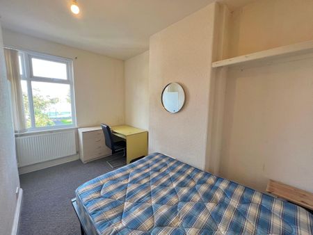 3 bedroom terraced house to rent - Photo 2