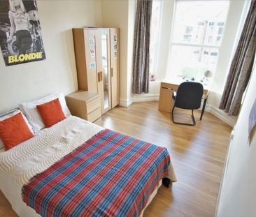 8 bedroom terraced house to rent - Photo 5