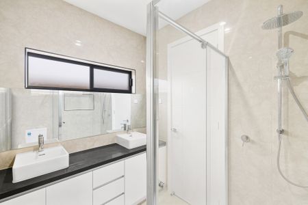 Light & Bright Home - Photo 5