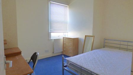 Middle Bedroom - Room 3, First Floor Flat 92 Cowley Road, Oxford OX4 1JE - Photo 5