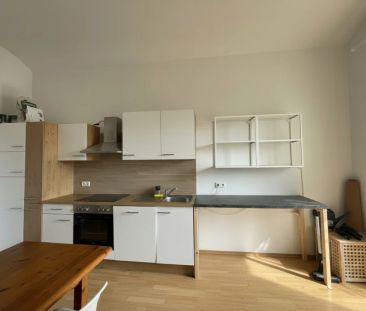 Attraktive 2,5-Zimmer-Altbauwohnung in sehr zentraler Lage – ideal ... - Foto 3