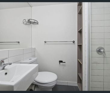 One Bedroom Furnished Apartment with Car Park - Photo 5