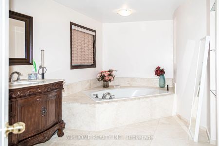 Detached Home For Lease | N9255063 - Photo 5