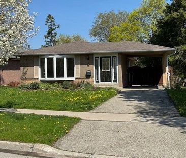 For Lease - 8 Devins Drive Unit# Main Floor, Aurora, Ontario - Photo 1