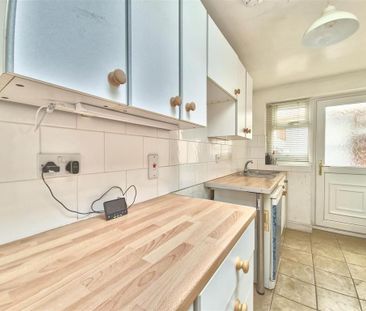 2 bedroom terraced house to rent - Photo 4