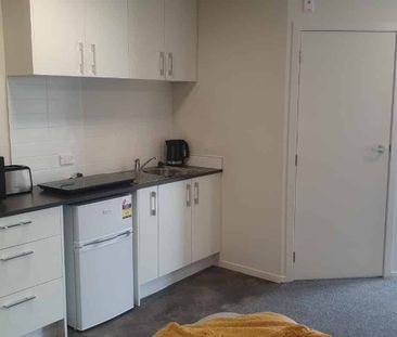 Modern Studio Room for Rent - Photo 3