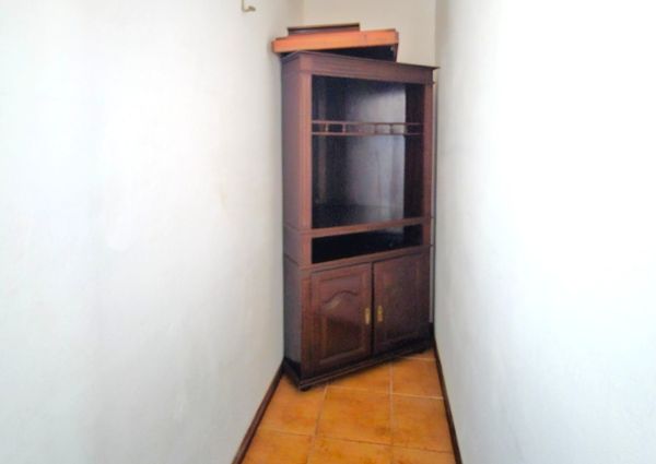 2 bedroom flat with balcony a stone's throw from Vageira Beach!