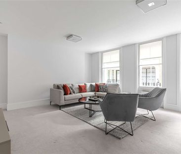 An exceptional three-bedroom house arranged over four storeys, in t... - Photo 2