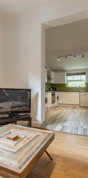 6 bedroom end of terrace house to rent - Photo 1