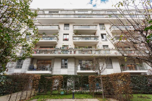 location Appartement T6 DE 140.9m² À PARIS - Photo 1