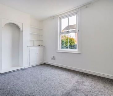 Cline Road, Guildford - 2 bedrooms Property for lettings - Seymours - Photo 3