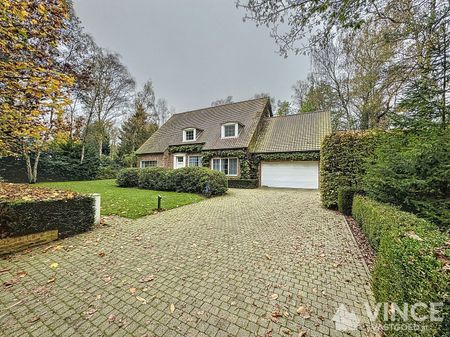 Prachtige villa in een rustige straat, omringd door groen - Photo 2