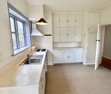 Bryndwr, 2 bedrooms + office - Photo 2