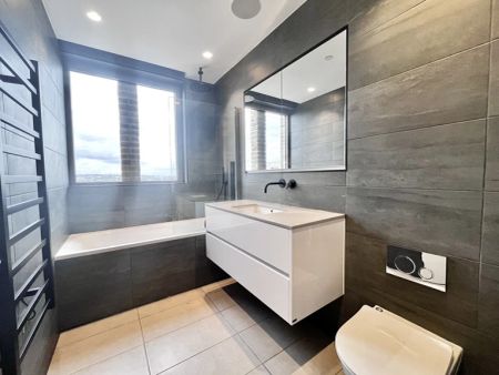 3 Bedroom Apartment - Photo 3