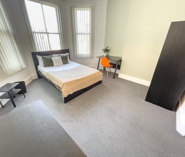 9 bedroom semi-detached house to rent - Photo 5