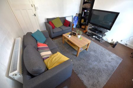 3 bedroom House in Chiswick Terrace, Leeds - Photo 3