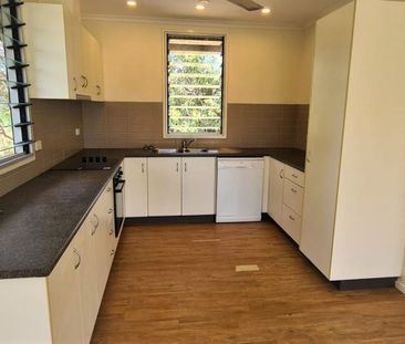 LEASE BREAK: 3 BEDROOM ELEVATED HOME WITH A BIG YARD - Photo 6