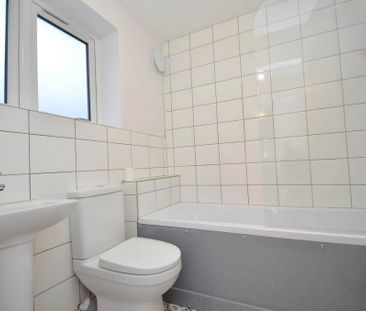 3 bedroom end of terrace house to rent - Photo 5