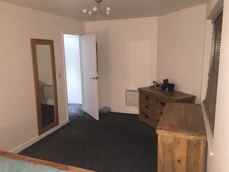 2 Bed Flat, The Chimes, S1 - Photo 5