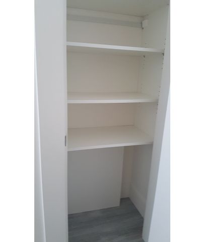 White Rock. Walk-Out Ground-Level Suite – 1 Bedroom - Photo 2